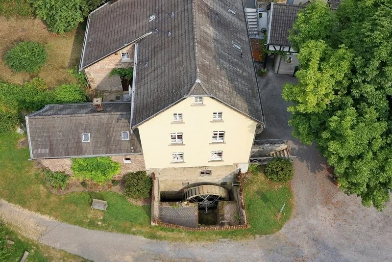 Kupfersiefer Mühle in Rösrath von oben, mit Mühlrad