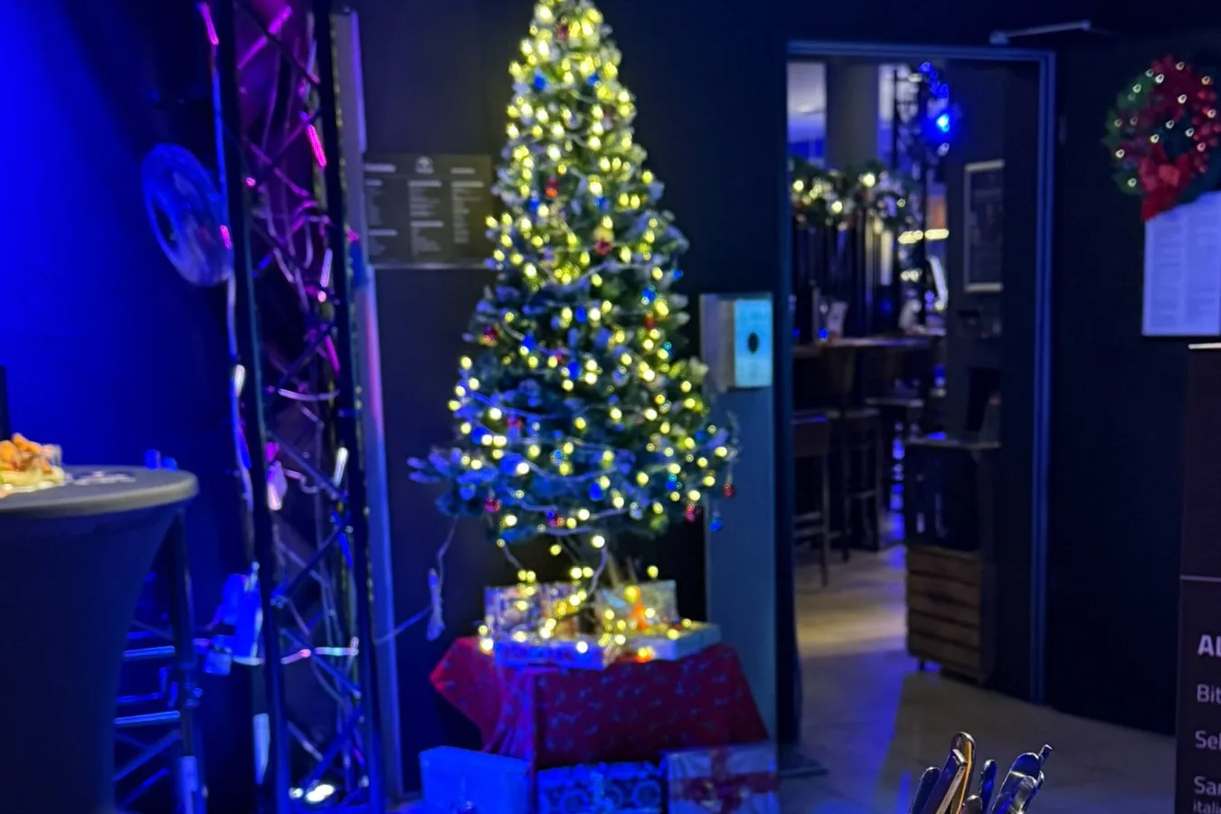 Titelbild: Die Weihnachtsfeier ist das einzige Dankeschön, das nichts erklären muss